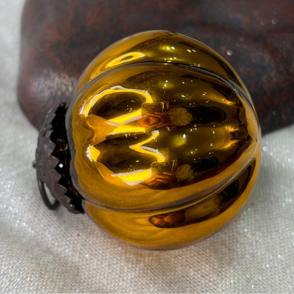 Vintage GOLD/AMBER KUGEL Melon Shape Ribbed Glass Christmas Ornament - Picture 4 of 5